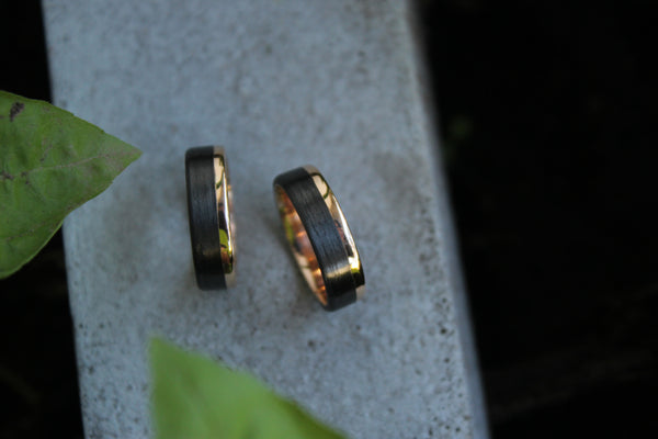 Set of 18k Rose Gold and Carbon Fiber wedding bands (00513_6N_6N).