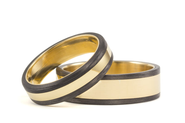 18ct gold and carbon fiber wedding bands (04703_4N6N)