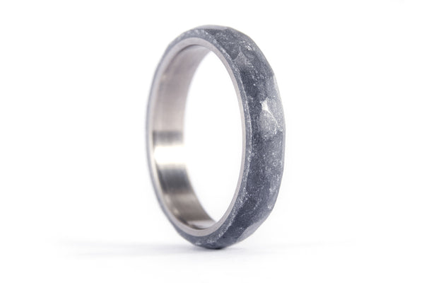 Titanium and silver resin hammered wedding bands. (01303_4N7N)