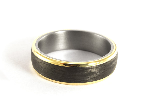 Carbon fiber and gold with titanium inside ring (04900_7N)